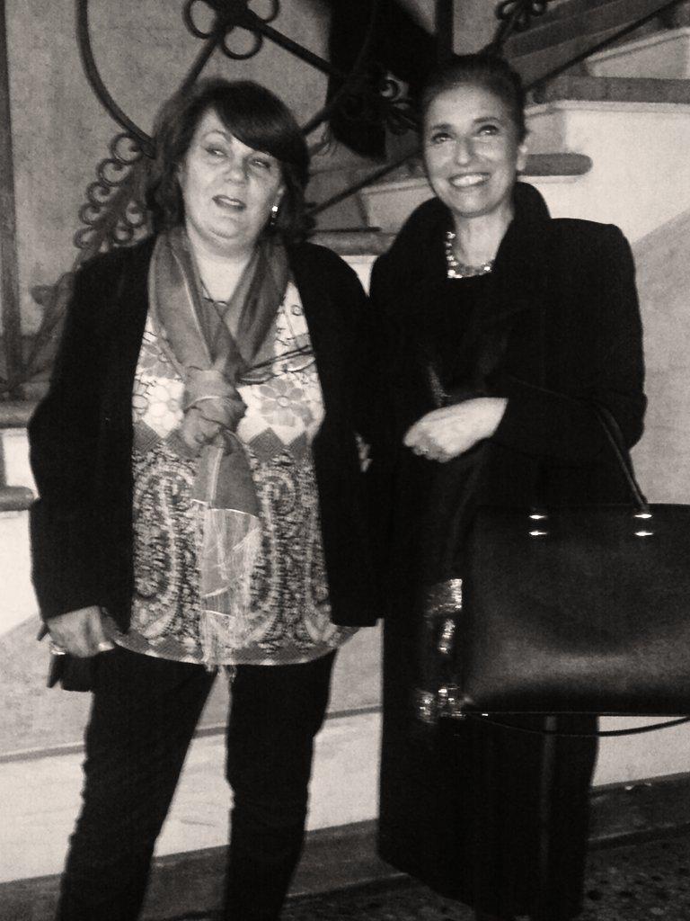 EnnNnch's tweet photo. @ChimPell La mia bellissima mamma con il soprano Rosella Gigliarelli! Serata stupenda! #cambialamusica http://t.co/BcP6NIx8d9