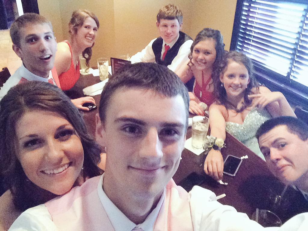 zacjohnson33's tweet photo. #prom2k15 http://t.co/MJJXGpn9Iy
