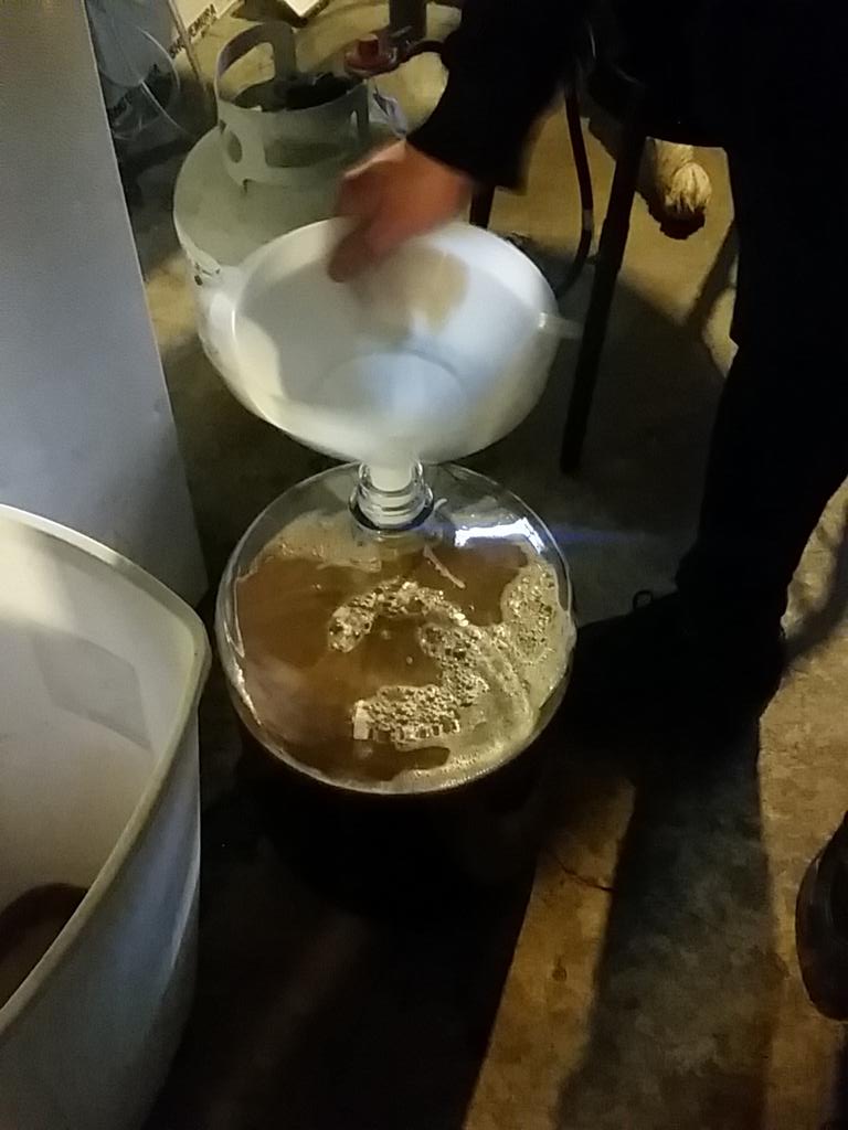 CarmitaSmiles's tweet image. Yay! #FinishProduct #brew #homebrew #dontworrydrinkhappy et don't worry ....the can in the photo is clean 😃😐😀😁🍺🍻