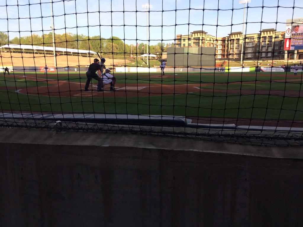 jenframe7's tweet photo. Opening weekend at G Braves and so close! #loveVIP #gwinnettbraves http://t.co/3rXkZdXWUh