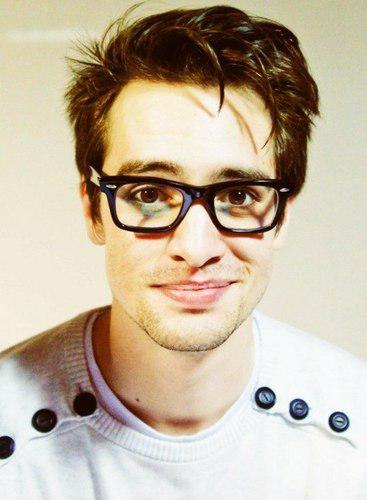 Ayyy Happy Birthday Brendon Urie you beautiful human 