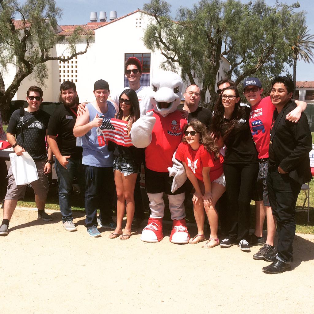 CIrepublicans's tweet photo. Great Day recruiting 2day @csuci with Best Party on Campus #CollegeRepublicans #DiscoverCI @CRNC @CollegeGOP http://t.co/Q7lHHdqeMw