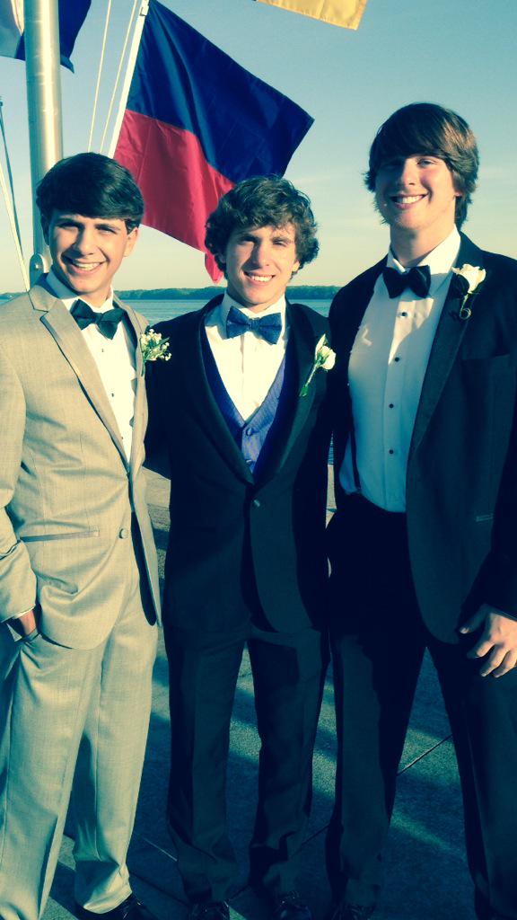 bozedoingthings's tweet photo. Boze goes to prom. http://t.co/bR0UGmhY2k