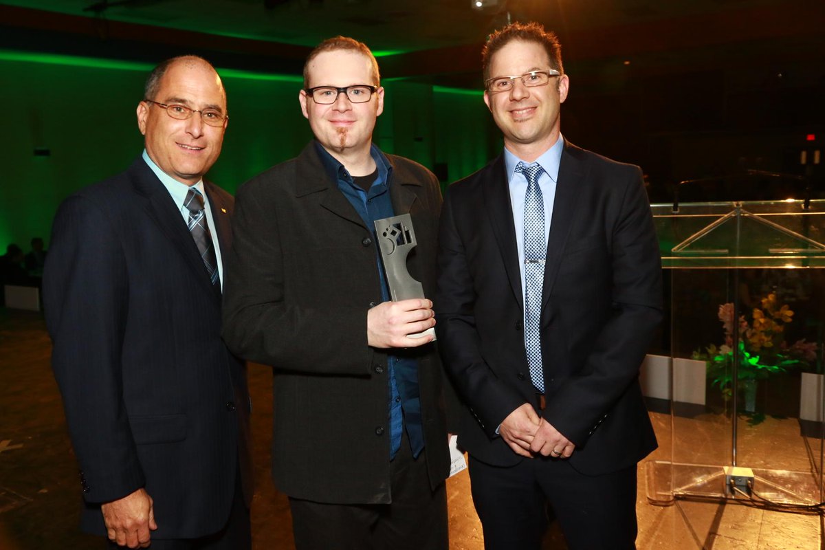 JournalLeNord's tweet photo. Le premier prix de la soirée est remis à SolexD ! #TCZenith http://t.co/kv9F2X08WA