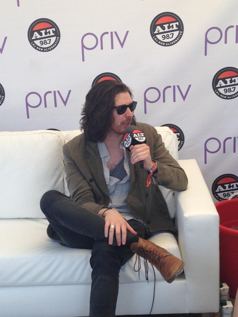 sammyblaze311's tweet photo. @Hozier at the @ALT987fm #DesertPoolParty #TakeMeToChurch #TakeMeToCoachella http://t.co/vYl9hkqztC
