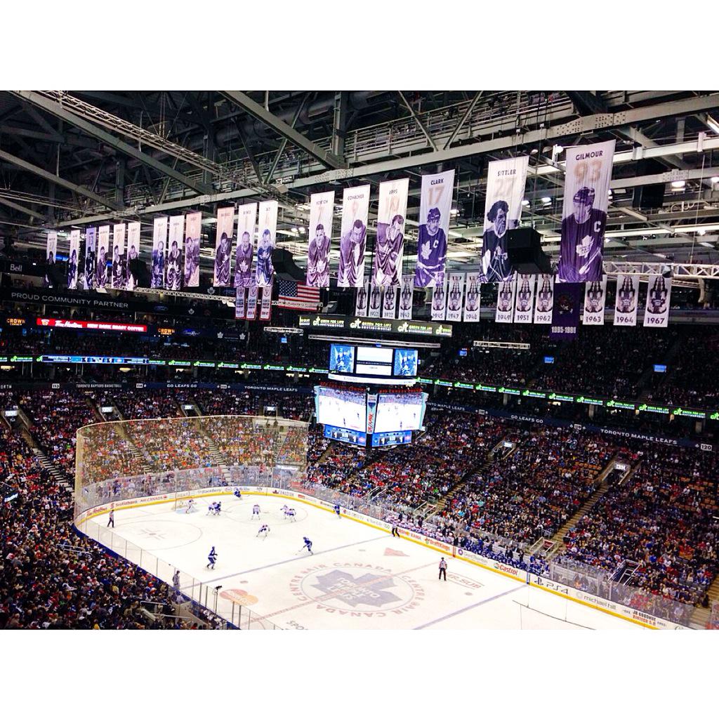 RoastedKeyboard's tweet photo. Hockey game with @sadia27! #AnythingForHockey (I don't know about that)✌️🌟 http://t.co/3WV7xuswwh