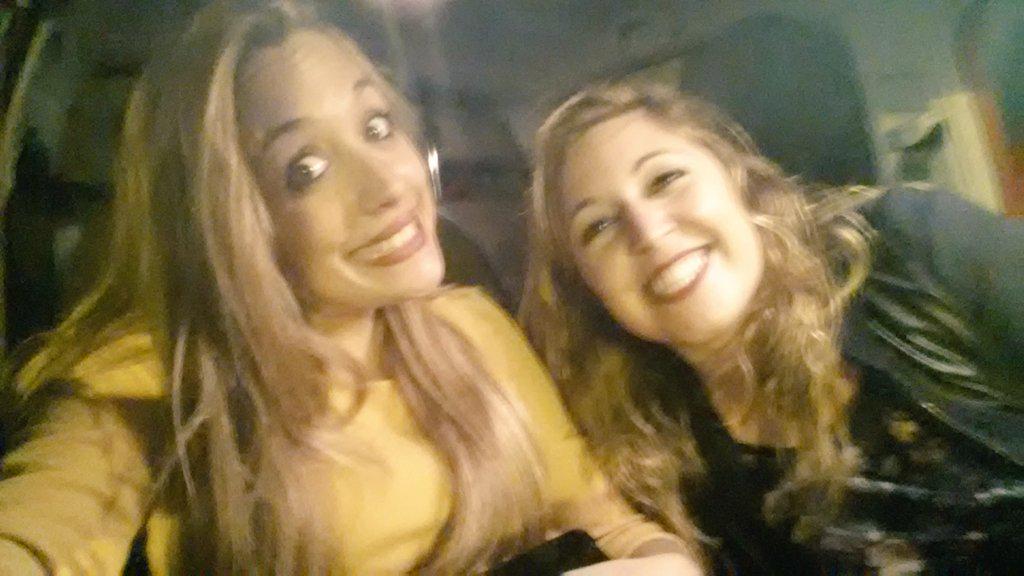 Mariajose_172's tweet photo. Un día 10!!! Apenas nos hemos reído, se les quiere 😍😍 @raq145 http://t.co/kDk2j8dDiu