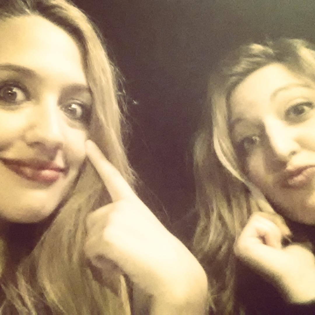 Mariajose_172's tweet photo. Un día 10!!! Apenas nos hemos reído, se les quiere 😍😍 @raq145 http://t.co/kDk2j8dDiu