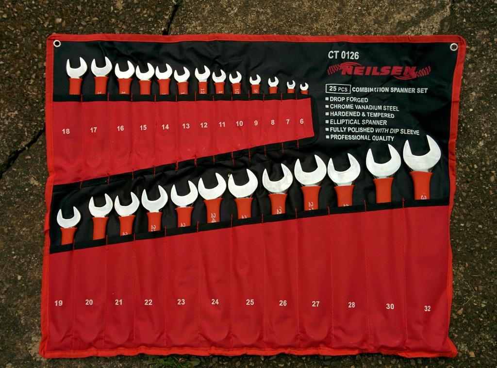 electricnail's tweet photo. Neilsen 25pc spanner set, currently on a special offer price at £31.48 + free p&amp;p!
#spannerset #electricnailtools http://t.co/ysBy8lRGPv