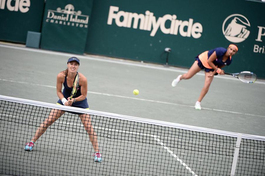 WTA CHARLESTON 2015 : infos, photos et vidéos - Page 5 CCWh6z4WYAA1wC9