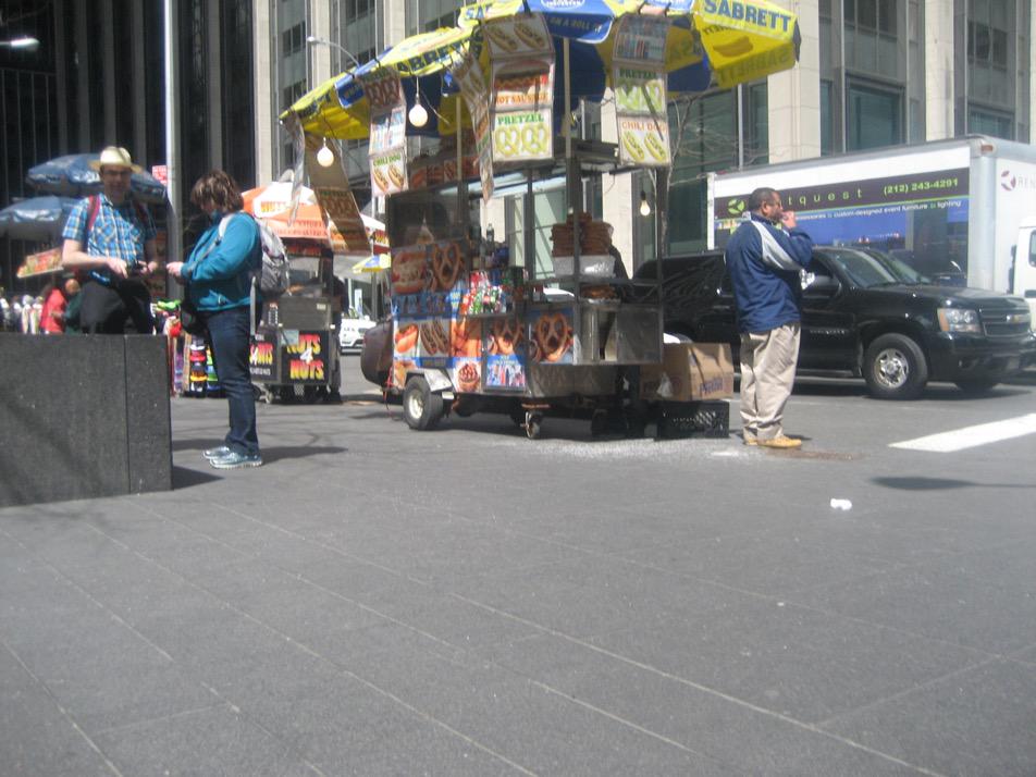 Digitallouis's tweet photo. Dad, @TrudyGonzalez and street food stall http://t.co/MrIi97V7rt