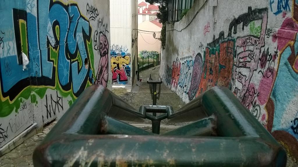 Enzfree's tweet photo. #lisboa #murales #viaggi #amici http://t.co/nrBOlLp28K