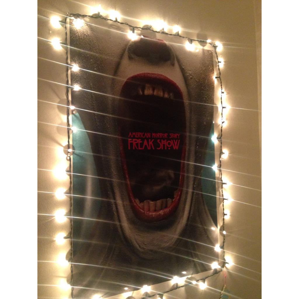 _WorkItWilk_'s tweet photo. new poster😍 can't wait for season 5! #ahs @AHSFX http://t.co/7xeSMInWot