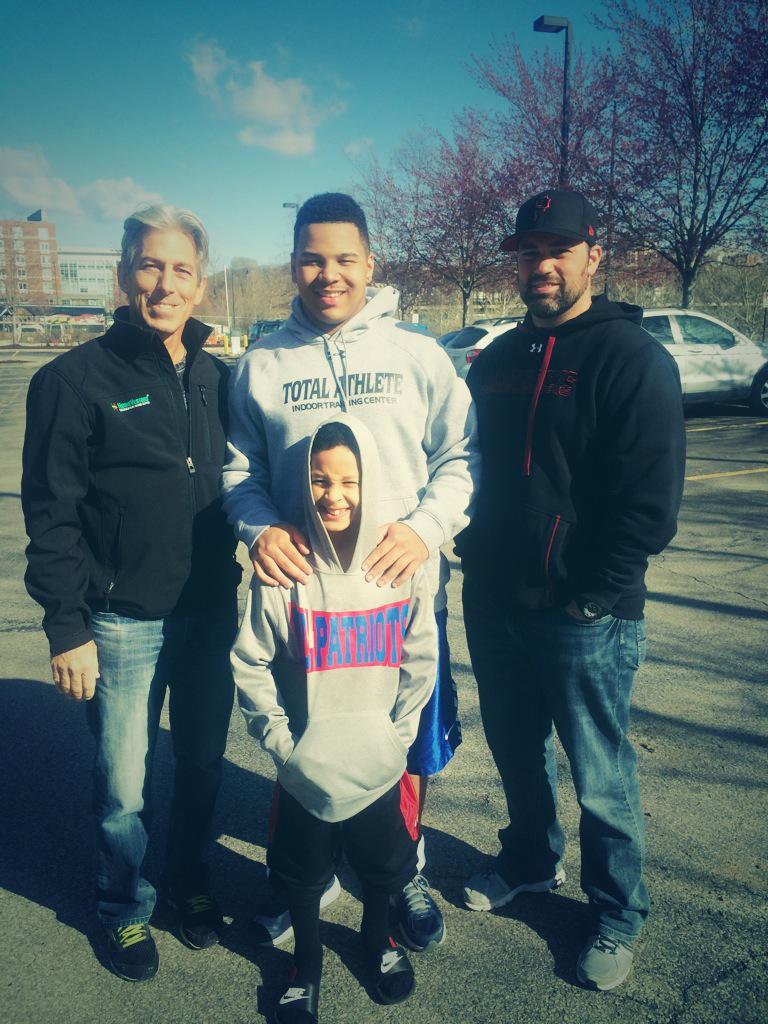 talia1116's tweet photo. Love my family 🇮🇹❤️🏈 Post workout @UPMCSportsMed  Savions #comebackmission  in full effect 💪🏈 http://t.co/prPcJBWpuf