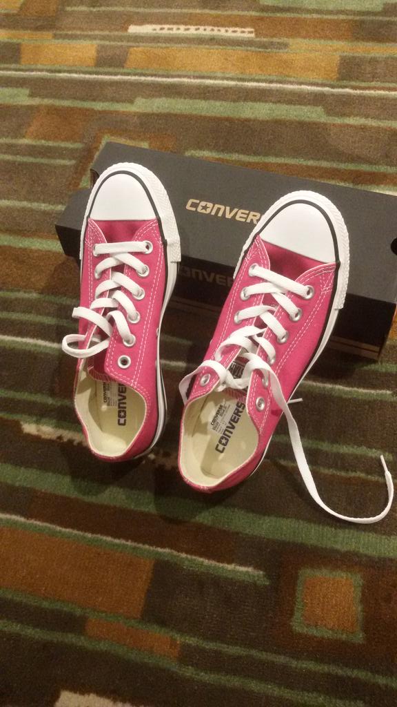 secondshophd's tweet image. JUAL CEPAT
Converse 100% asli &amp;amp; baru
Dibeliin tante sayang kegedean
Jual 350.000 size39
#cariproduk (numpang #barter)