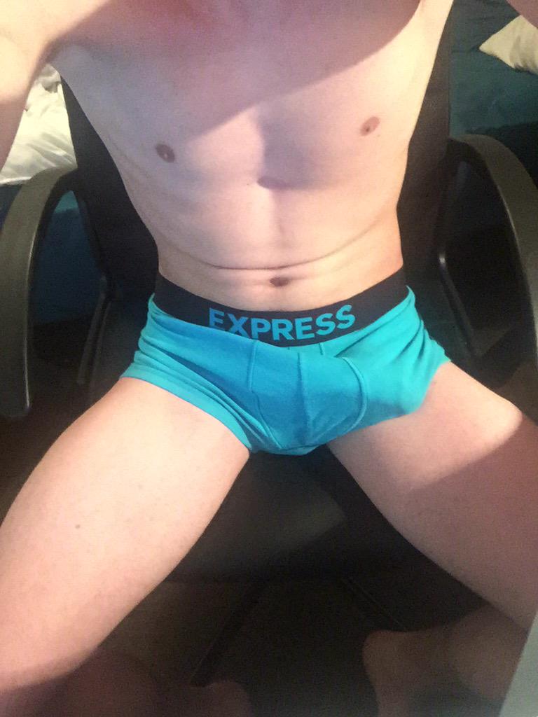 collegekid75's tweet photo. LIVE http://t.co/27oGOFryxh http://t.co/SSt0eemKoS