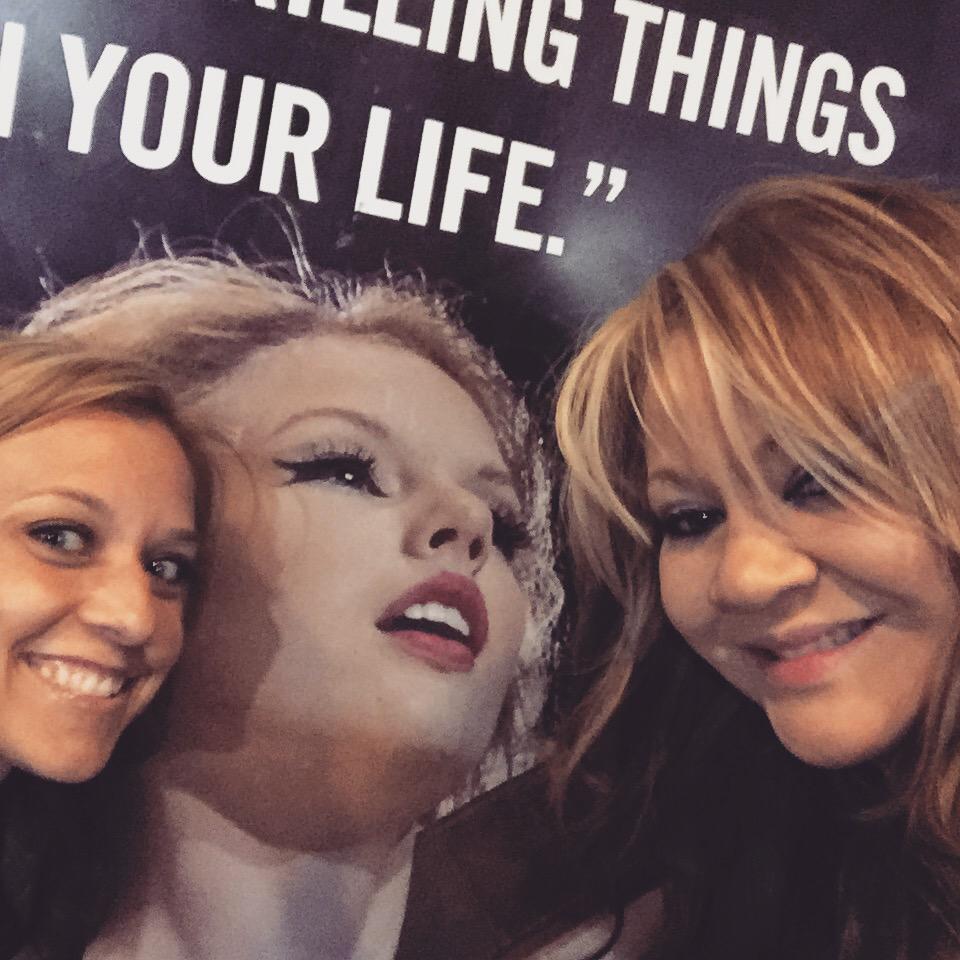 AmandaGracee1's tweet photo. Look who we ran into.. I wish @taylorswift13 ... I wish http://t.co/4Xy8g6TSoD