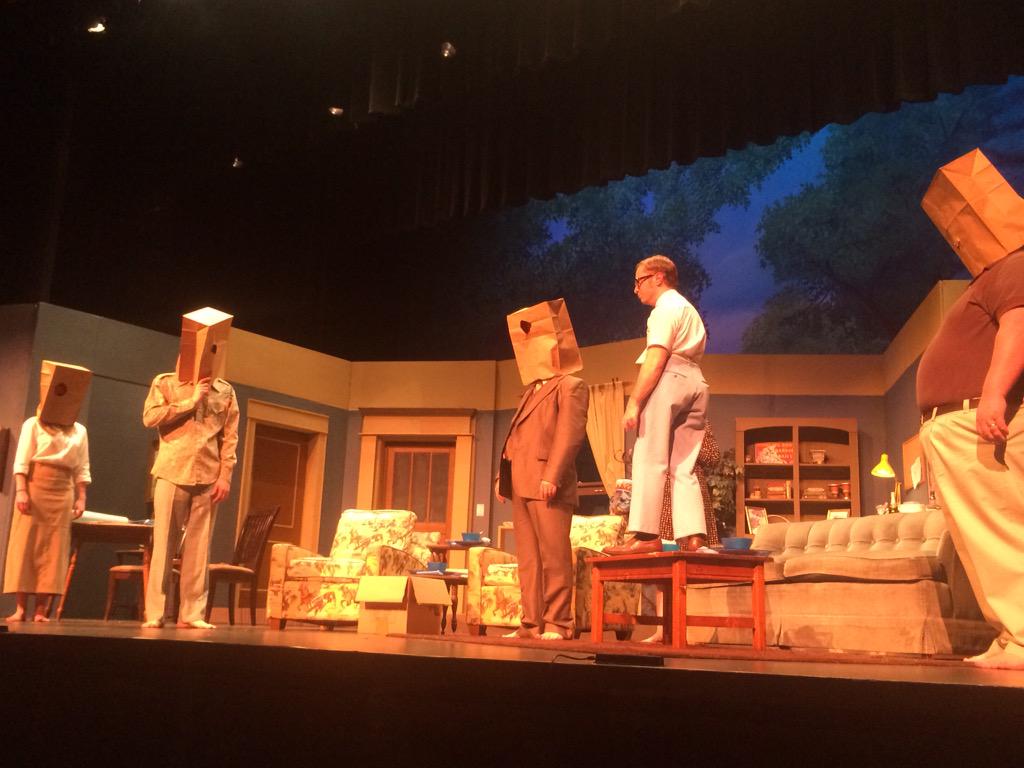 ourjacksonhome's tweet image. Watching The Nerd at The Ned!

#ShoesAndSocks  bit.ly/jtgnerd