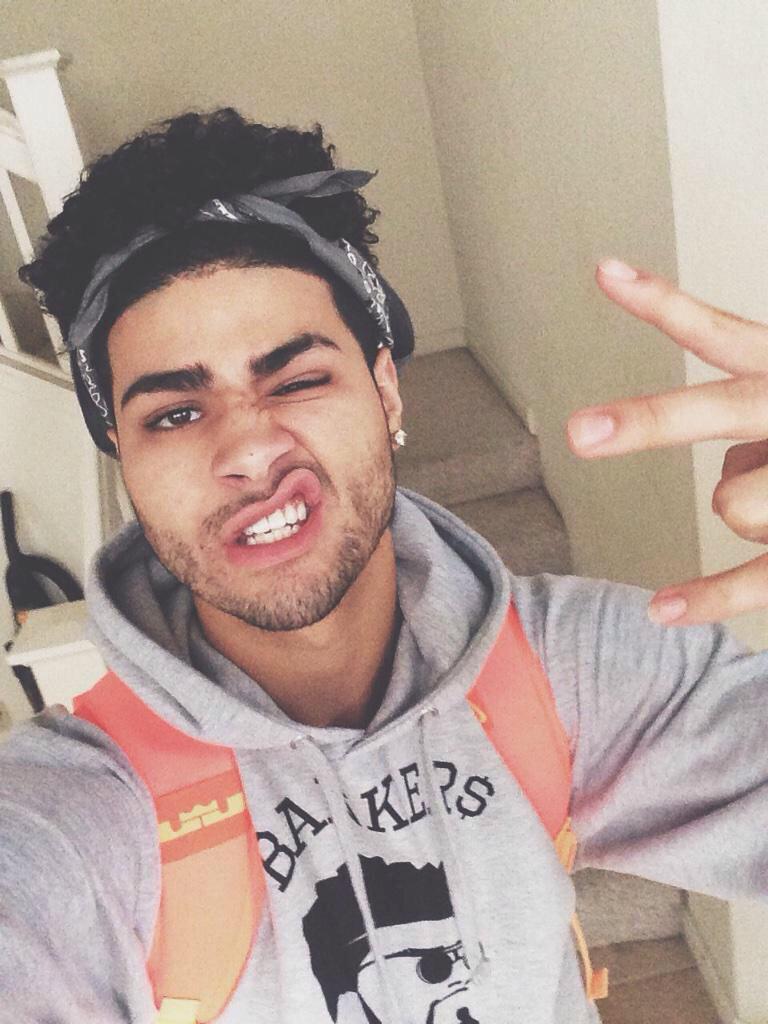 Ronnie. (@fctcrehearts) on Twitter photo 