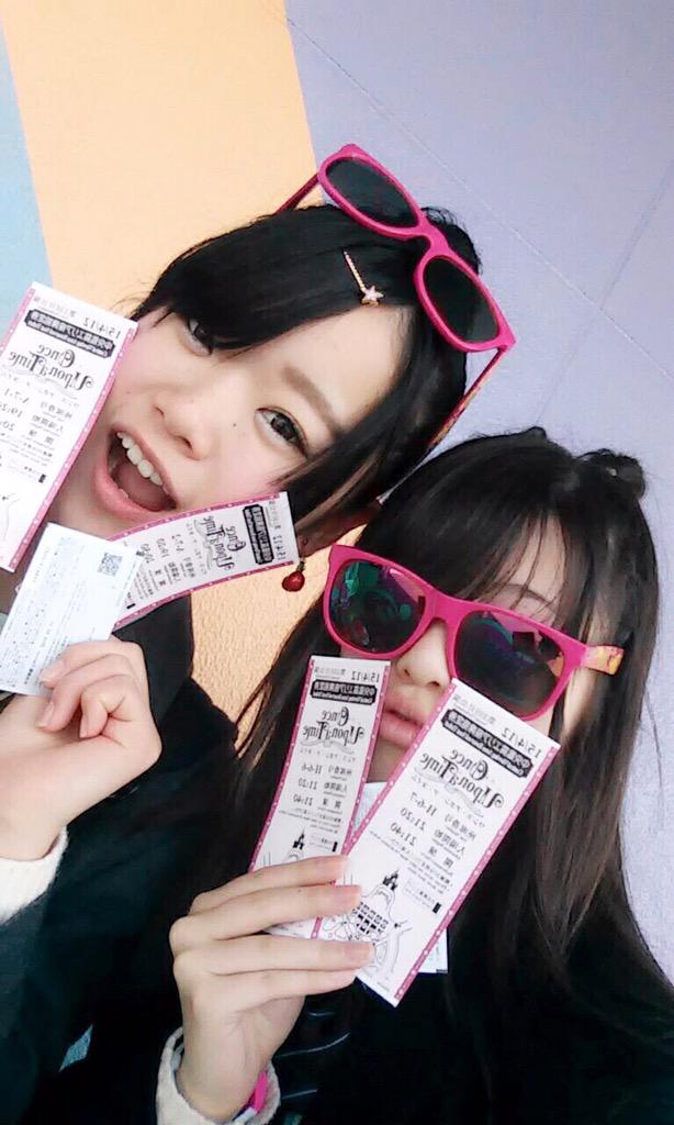 World0729's tweet photo. Dヲタ友達の協力があって
ワンス2回も座って見れることになった💗💗

2回目のは自分たちで当てた👍✨ http://t.co/4kCfzLzdr8