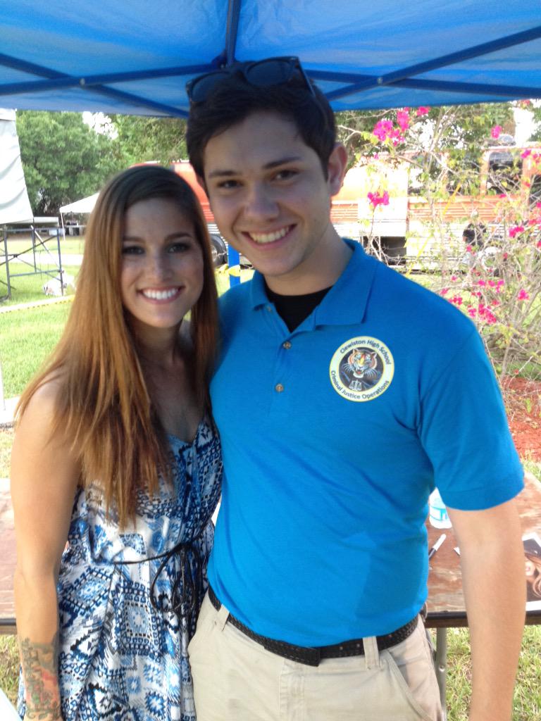 walkahflocka's tweet photo. @CassadeePope Hit us up one day when we get big, because we all know that you like punk wayyy more than country! 😊 http://t.co/84VxlCuhVR