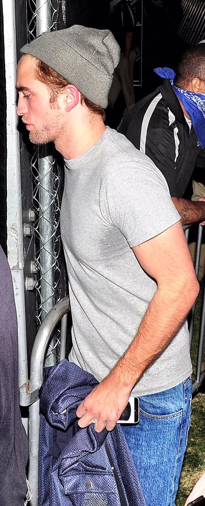 IamRobAddicted's tweet photo. So fucking hot!!ππ₯π RT @socalmom2four: LAWD! #CoachellaRob #fitRob π₯ππ₯ http://t.co/s1dnSNDLkV"