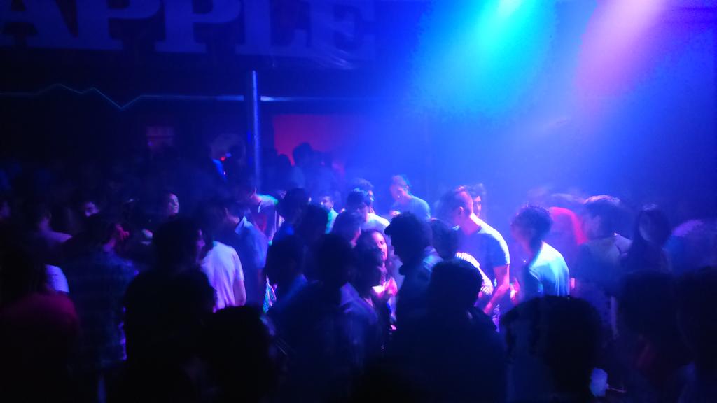 ApplePlayaUnion's tweet photo. #ExplotaApple a las 3 AM http://t.co/12hvxUKclH