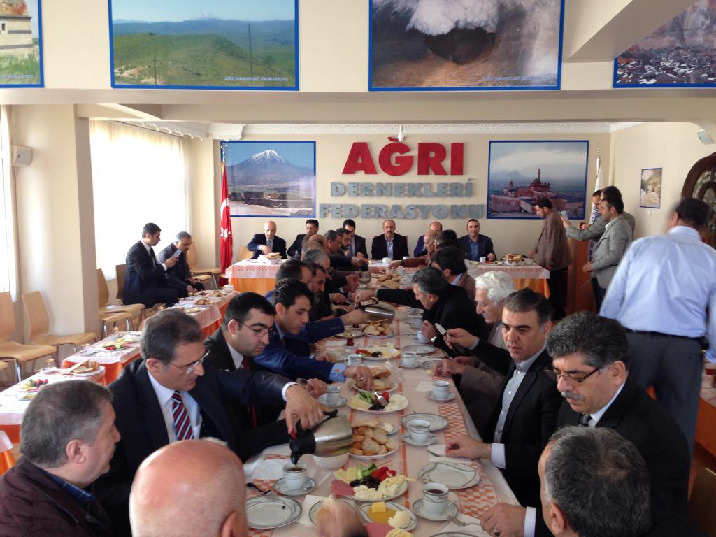 İstanbul Ağrı İlimiz  federasyonunun tertiplediği kahvaltı programında dostlarımızla birlikteyiz.