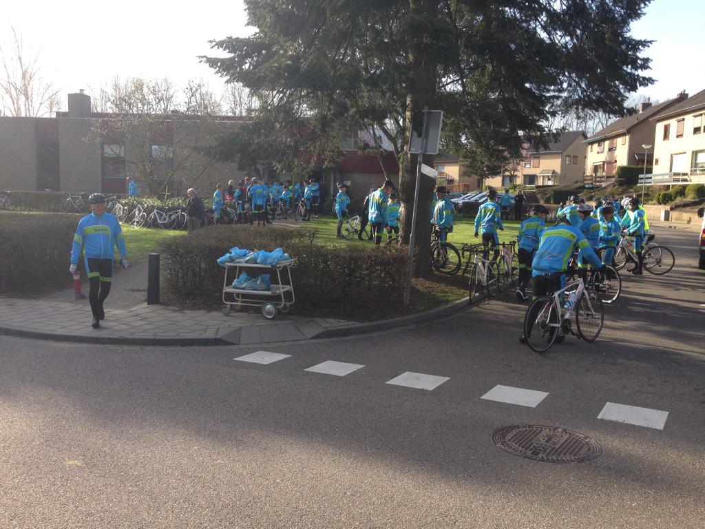 Mooie dag in #Simpelveld voor een trainingsrit met Equipe Mont Ventoux <a href="/opnaardetopEMV/">Equipe Mont Ventoux  (De enige echte)</a> @KGJeugd <a href="/KoraalGroep/">Koraal</a>