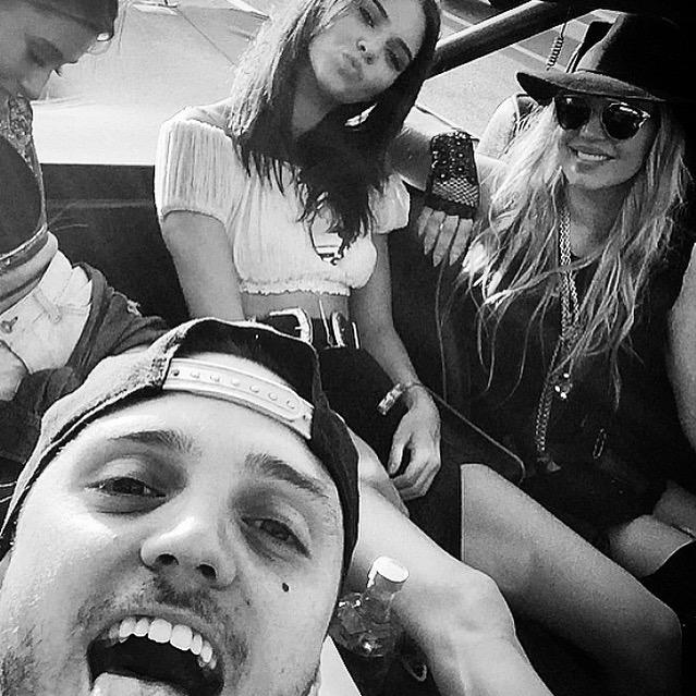 18sChella's tweet photo. Hailey Baldwin, Kendall Jenner, Fergie and Alexander DeLeon http://t.co/zpo0YkGp9N