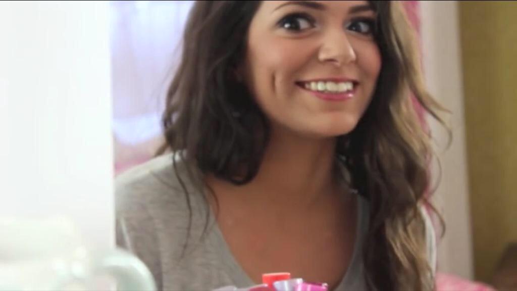 bethersmotanoel's tweet photo. @BethanyMota #creeperbeth http://t.co/E3FwkowFK0