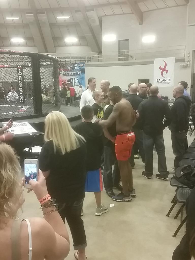 CombatCornerWes's tweet photo. After his huge KO victory, @CombatCorner professional @TeamRocBiggie hung and took pictures with all the fans. http://t.co/LSDSAw27BX