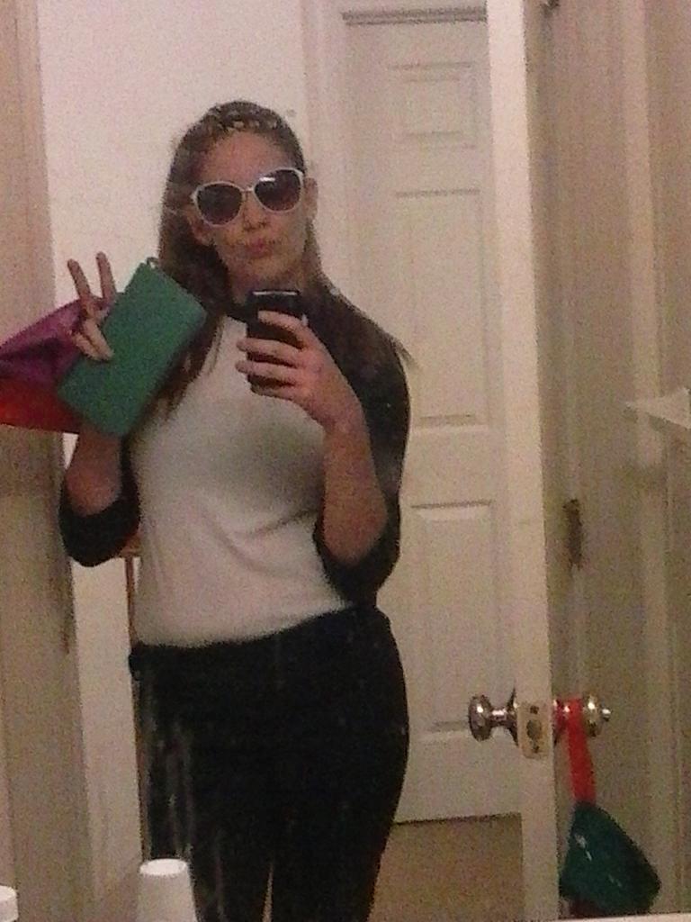 littlevickiey's tweet photo. #FancyBugs New sunglasses! Props to bestie http://t.co/JuxxuujL8u