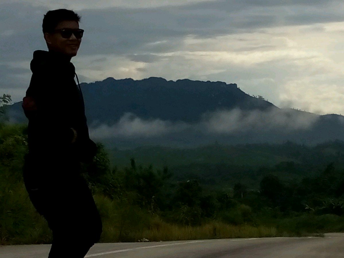 usman_do's tweet photo. Gunung sikrat @sangkulirang kutai timur http://t.co/6JEOAV39wk