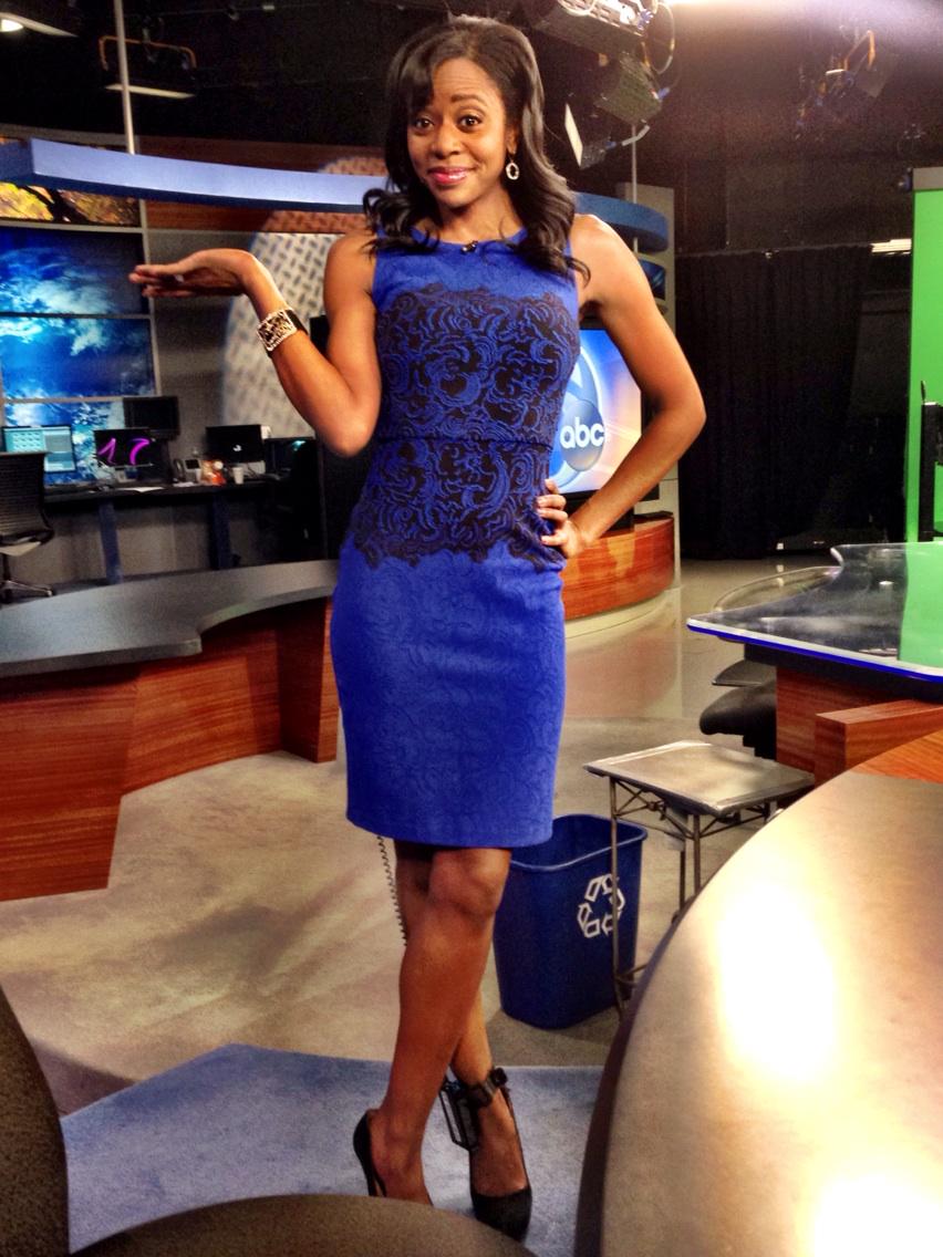 Melissa Magee on Twitter: "Is it white &amp; gold or black &amp; blue? Oh  #TheDress #NotTheDress #IsItTheDress? http://t.co/UlZ5XUNNB6" / Twitter
