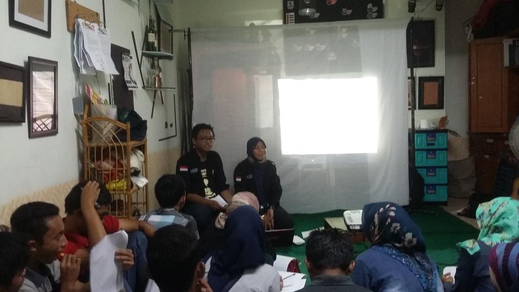 Semangat Pengurus!!
LARUT hari pertama berjalan lancar dengan pemateri  Arditya Zuniatmoko ketua umum <a href="/JhepretClub/">JhepretClubFotografi</a>