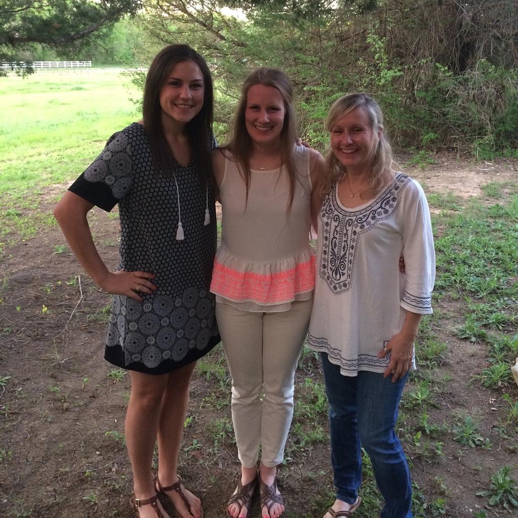 JLclapp's tweet photo. YL girls all grown up #celebratinglainey #bridetobe http://t.co/4a6XTlnhL7