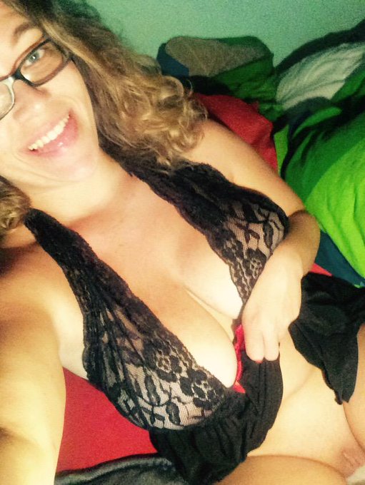 Hanging out with no panties on!Cum fill me up before bed. @IllestCams @CamAngelz @TeamCamgirls http://t<a href="/tag/bbw"class="tags"><span>#bbw</span></a><a href="/tag/onlyfans"class="tags"><span>#onlyfans</span></a>