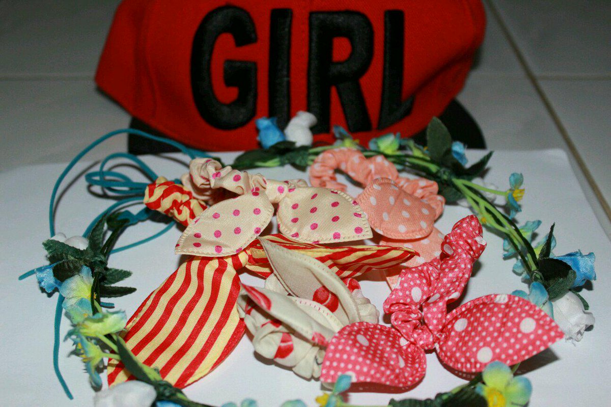 CalmOnlineShop's tweet photo. Hayoo beli yuk kuncirannya, koleksi own yang dipajang. Mumer aja ko ya cantik. Hub CP di bio ya. http://t.co/EooUXwpRPE