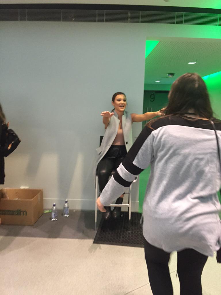 justbellalee's tweet photo. @shanigrimmond MEETING YOU WAS SO AMAZING http://t.co/hNtjClRMIm