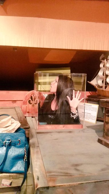 Stuck in a box come save me http://t.co/XPHrgr4QVb<a href="/tag/nerd"class="tags"><span>#nerd</span></a><a href="/tag/kendallkyliegame"class="tags"><span>#kendallkyliegame</span></a>