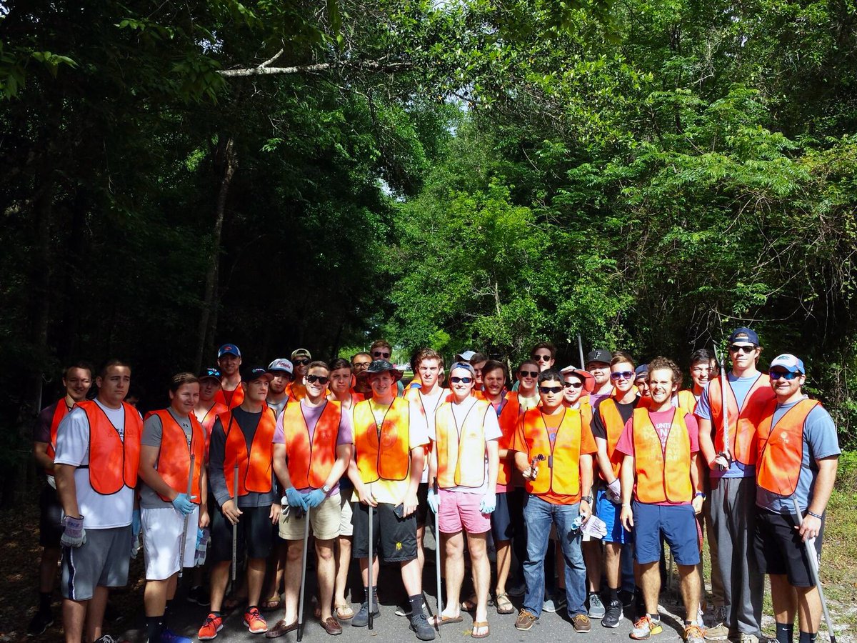 KeepACBeautiful's tweet image. Huge thanks to @UF_IFC, Evergreen Tree Company, City Church, and all of our volunteers for the big push at Tent City!