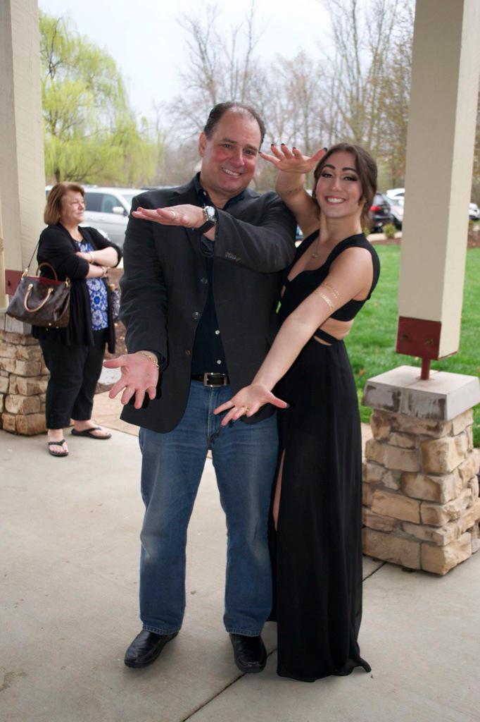 Readyornot13's tweet photo. "Old" Gator and "new" Gator! #UF86 #UF19 #bwhsprom @UFAdmissions @UF http://t.co/oT9VikxCJt