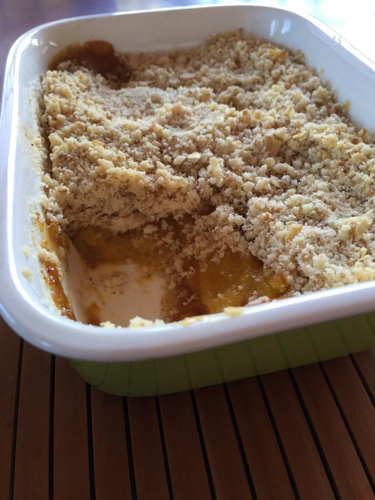 MumsCookieJar's tweet photo. Today's #KitchenExperiment #MangoCrumble #mango http://t.co/MacmJml62U