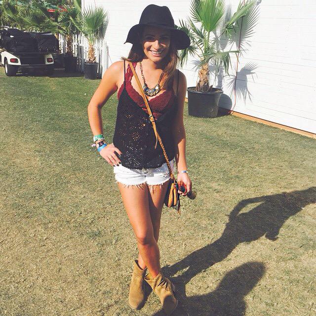UpdatesLeaM's tweet photo. NEW PHOTO Lea Michele at #coachella2015. http://t.co/clUeLf2dyR”