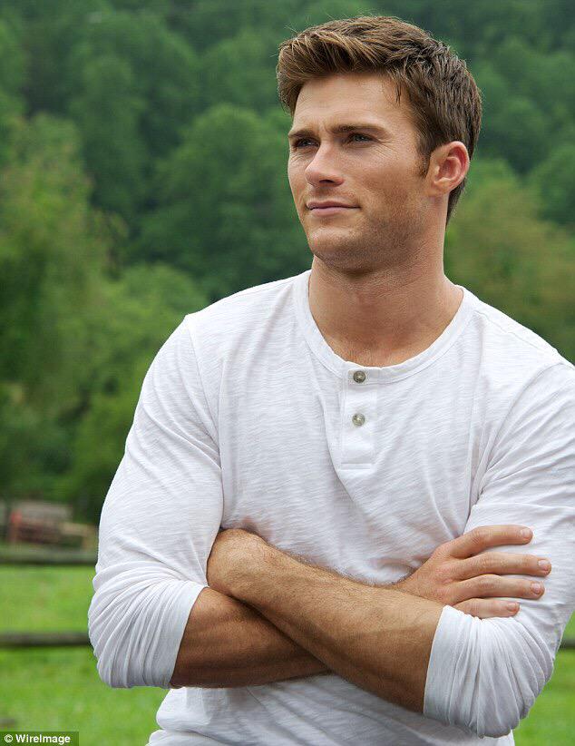 josiequeen_'s tweet photo. Hottest cowboy ever 💕 #LongestRide http://t.co/X5Ov1NzCqT