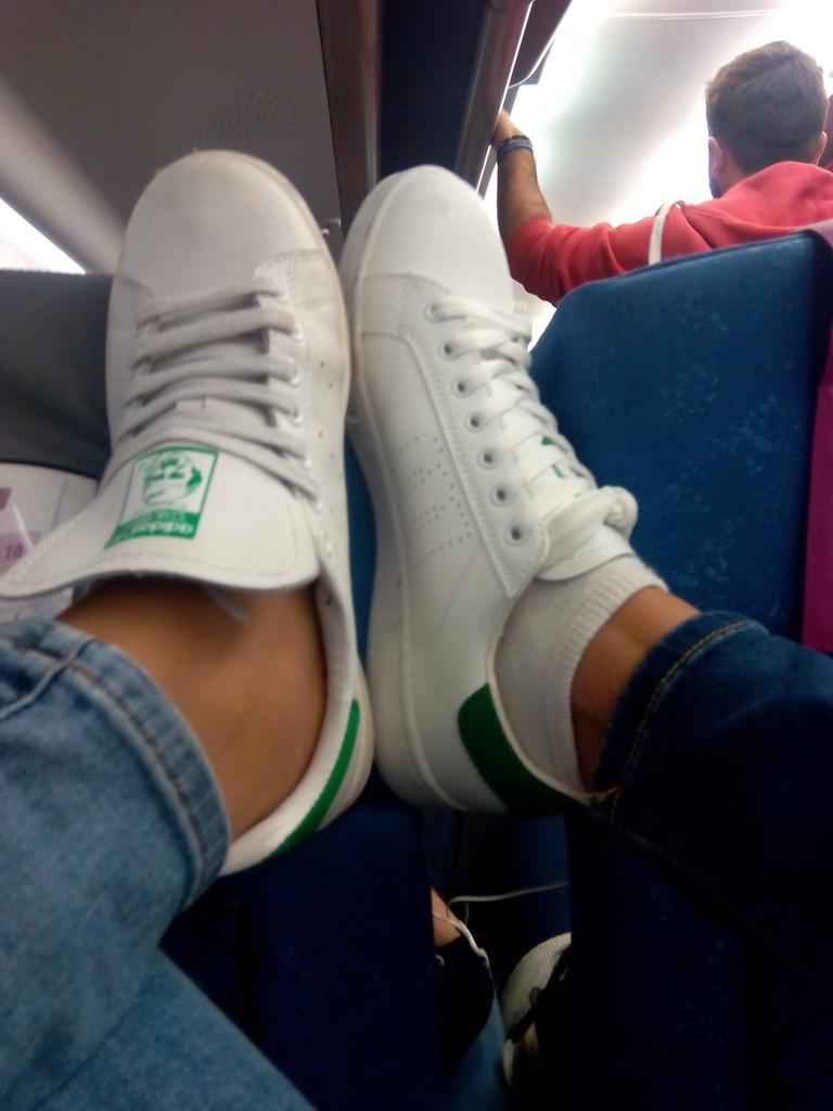 Maravollas's tweet photo. Como no, gemelas! @mcrisv http://t.co/OFMBuvOfM2