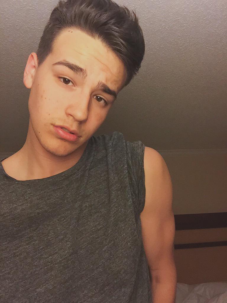 JacobWhitesides's tweet photo. ☀️ http://t.co/HiTP4IDC8n