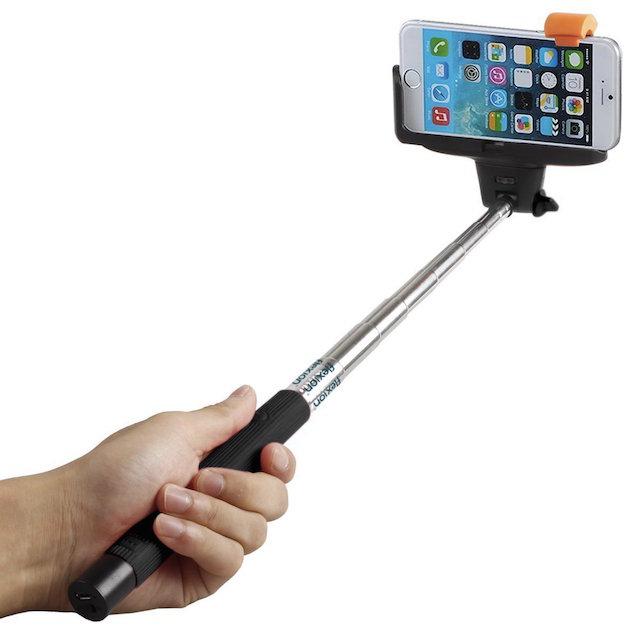 ForbesTech's tweet photo. Selfie sticks are prohibited at a number of museums and landmarks around the world: http://t.co/RYhLpx8pqb http://t.co/zcx6AJ1bzv