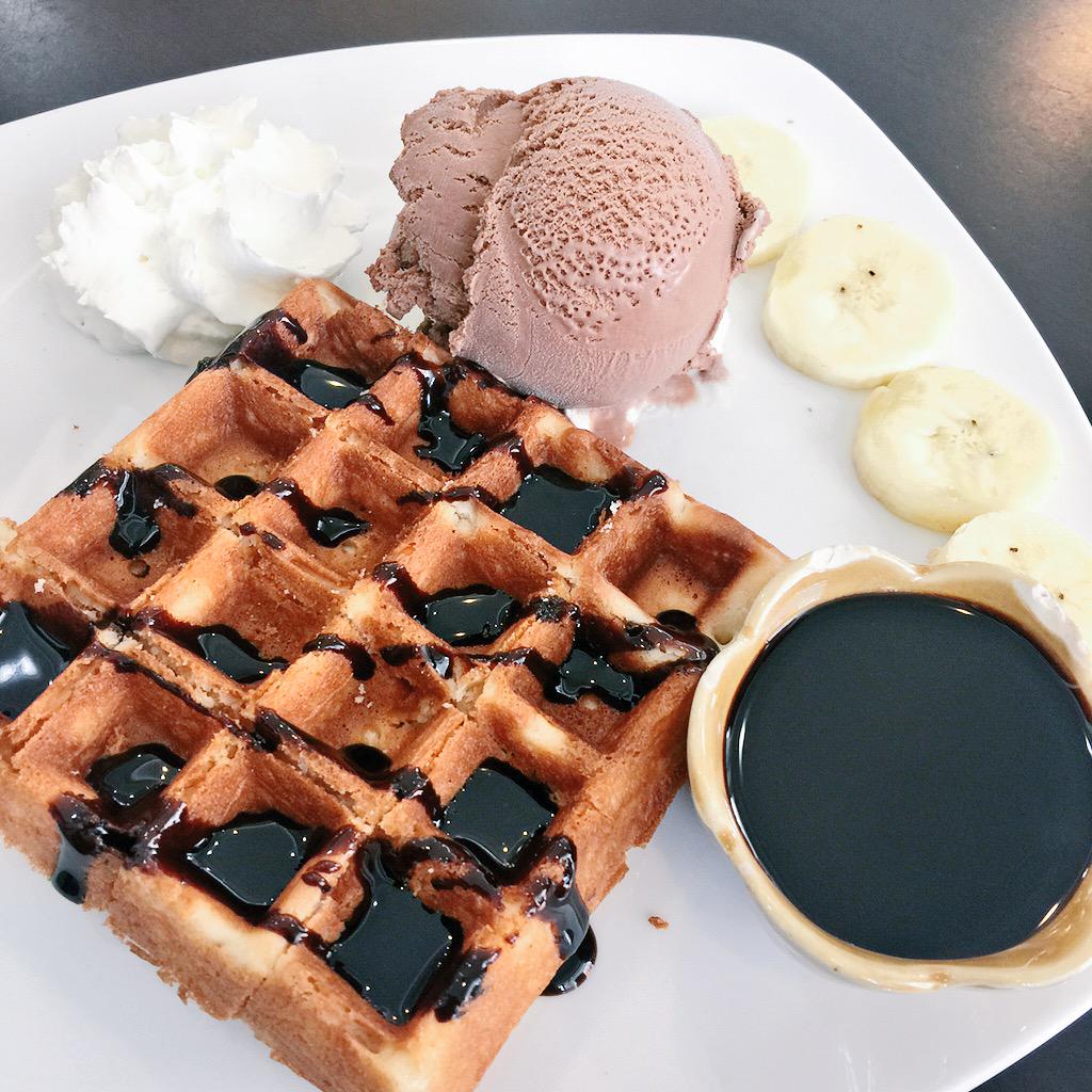 srisri2222's tweet photo. ราคา100ต้นๆสบายกระเป๋าแถมอร่อยมากหลากหลาย ร้านBiz's coffee จ.ร้อยเอ็ด #อร่อยไปแดก #อร่อยคุ้มแคลอรี่ @aroii http://t.co/VoZNjXWEGE